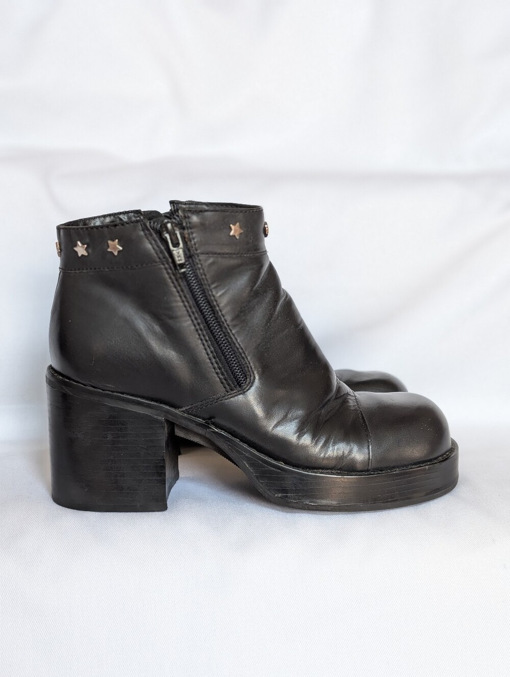 Harley-Davidson Women's Black Leather Ankle Boots Star Studs Side Zip Moto Sz 7 - Picture 2 of 16